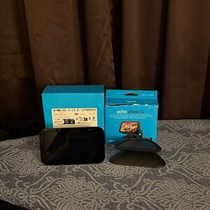 Echo Show 5 (3rd Gen) with Black Stand